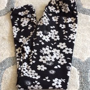 Agnes & Dora kids leggings (S).